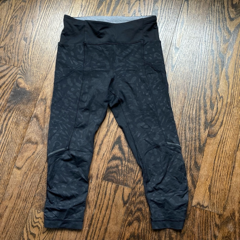Women's Lululemon Black Crop Leggings Size 4